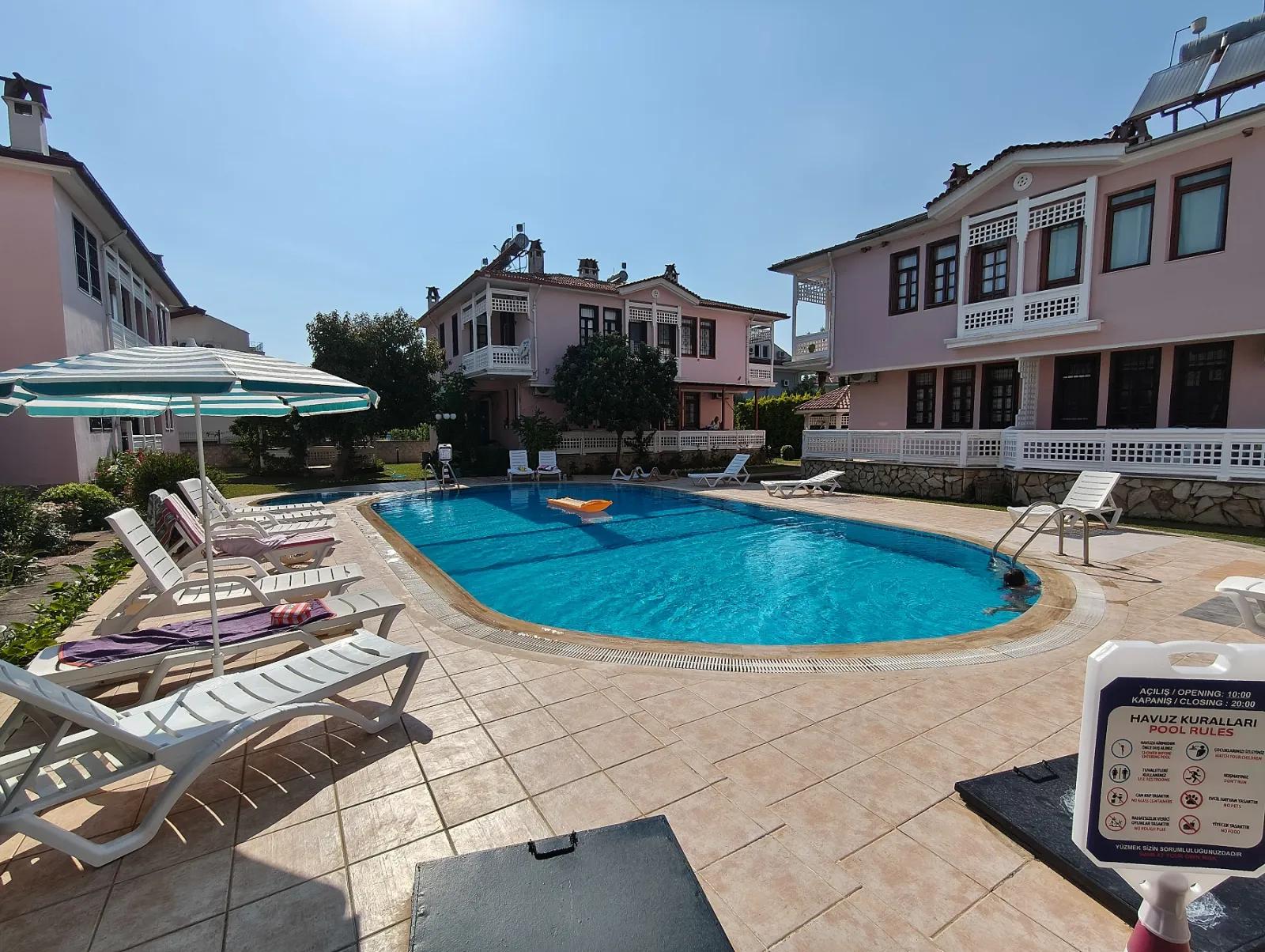 Von Bersu Yatırım, In der Nähe von Çalış Plajı, ein 2+1-wohnung mit Pool Im Wohnkomplex zum Verkauf