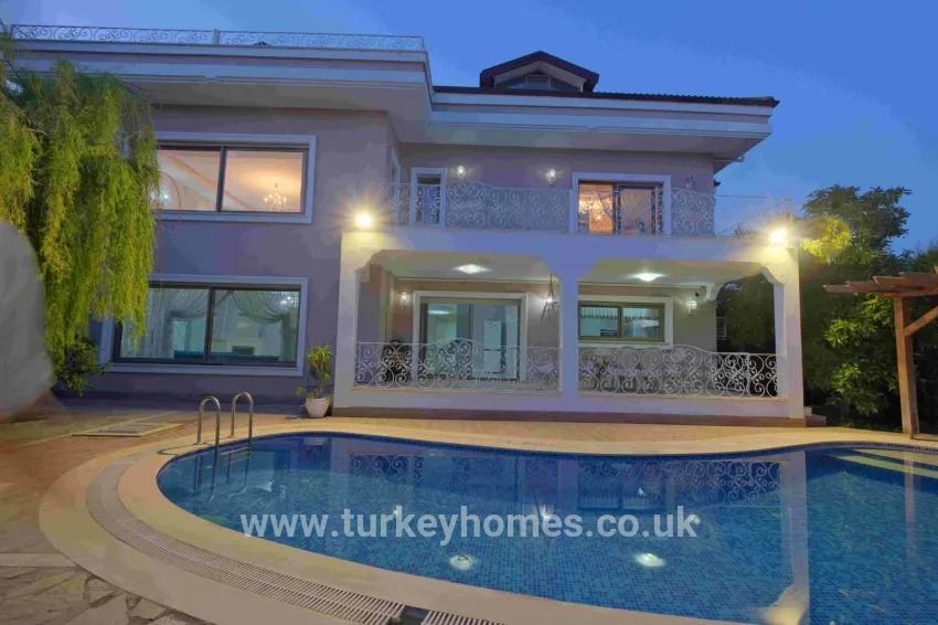 8+1-Zimmer Villa Zu verkaufen in Karagedik Bz. Fethiye - 500 m²