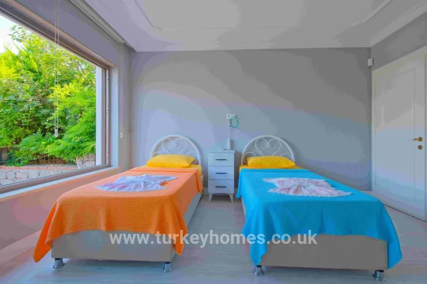 8+1-Zimmer Villa Zu verkaufen in Karagedik Bz. Fethiye - 500 m²