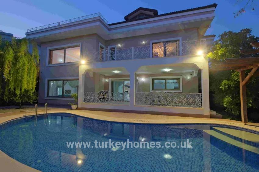 8+1-Zimmer Villa Zu verkaufen in Karagedik Bz. Fethiye - 500 m²