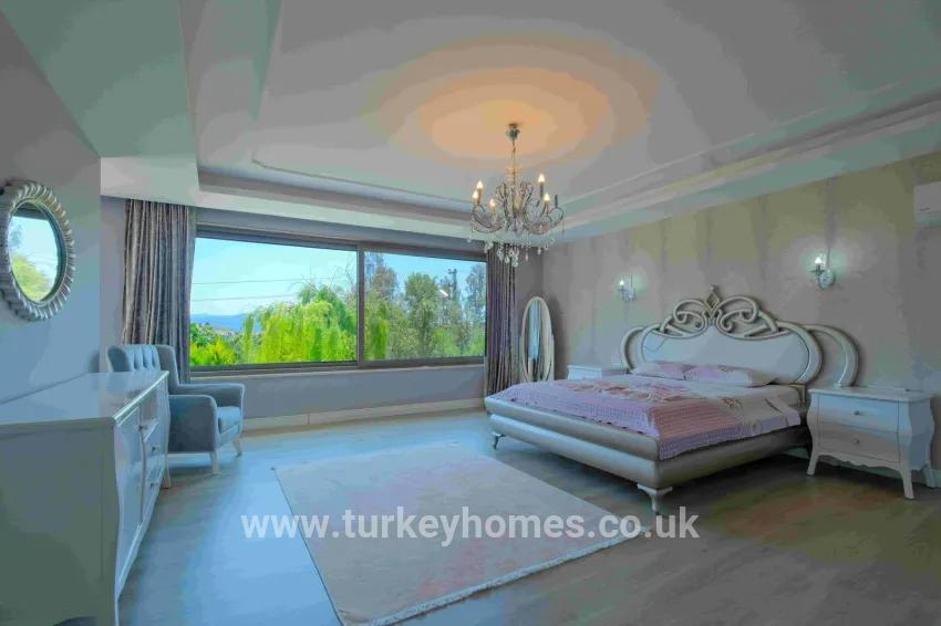 8+1-Zimmer Villa Zu verkaufen in Karagedik Bz. Fethiye - 500 m²