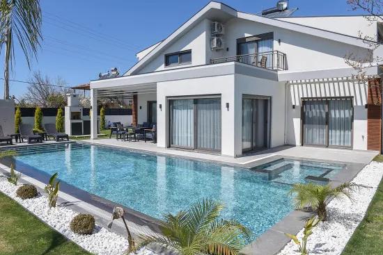 Freistehende Villa mit Pool, 3+1, zum Verkauf In Kargı