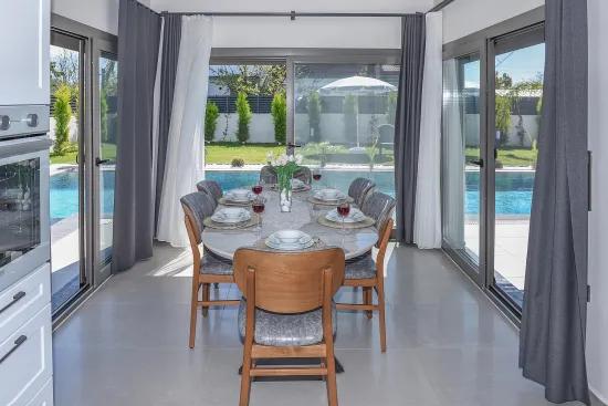 Freistehende Villa mit Pool, 3+1, zum Verkauf In Kargı