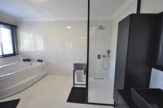 600 M² Grundstück Im Inneren mit privatem Pool freistehende Villa