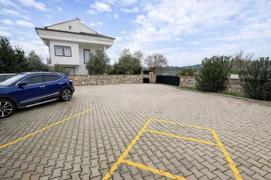 In Ovacık Innerhalb einer mit Pool ausgestatteten Wohnanlage möblierte Villa