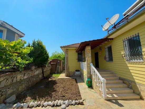 Freistehende Villa mit Garten und Pool zu vermieten