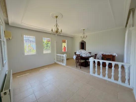 Freistehende Villa mit Garten und Pool zu vermieten