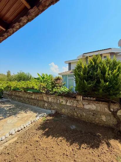 Freistehende Villa mit Garten und Pool zu vermieten