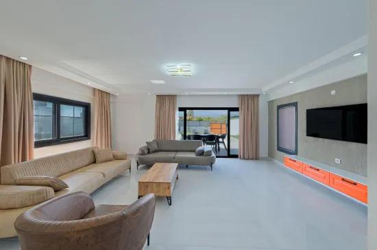 In Koca Çalış zu vermieten freistehende Villa mit Pool, möbliert