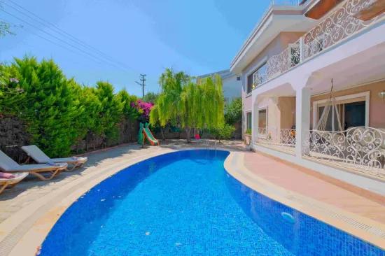 Fethiye Karagedik 661 M² Grundstück Innerhalb 8+1 privat mit Pool Villa