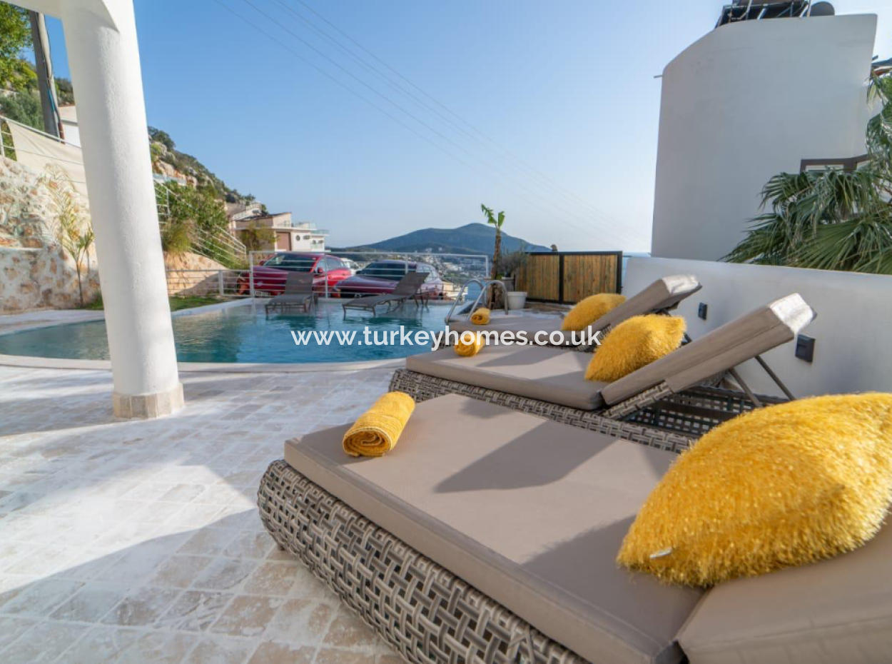 Triplex-Villa Mit Blick Auf Das Meer Und Die Prinzeninseln Freistehender Pool In Kalkan, Kaş