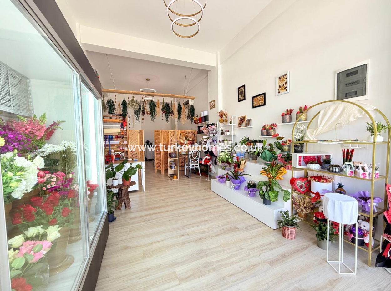 2 Geschäfte Zum Verkauf An Der Ecke Mit Blick Auf Yergüzlar In Akarca