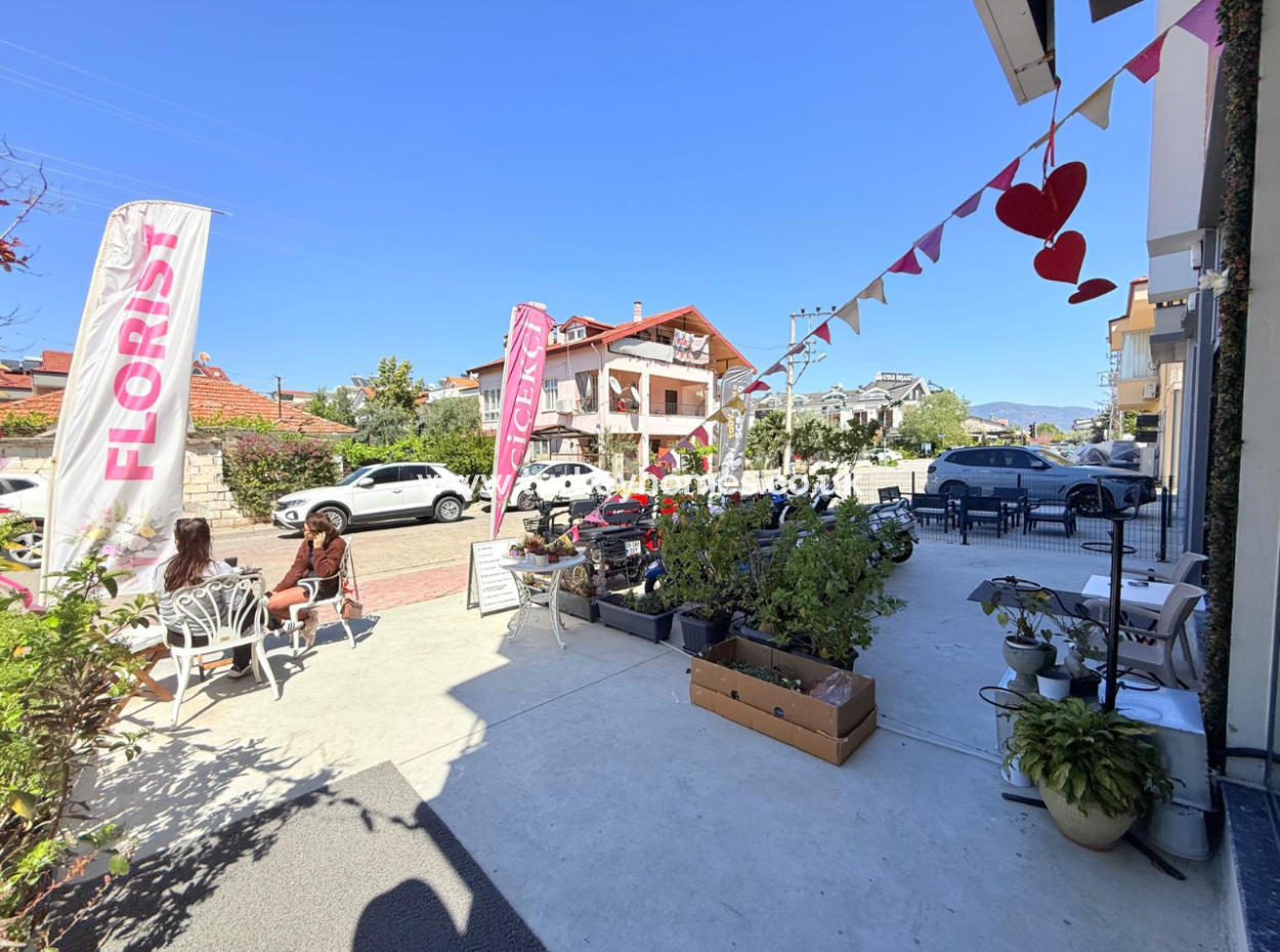 2 Geschäfte Zum Verkauf An Der Ecke Mit Blick Auf Yergüzlar In Akarca