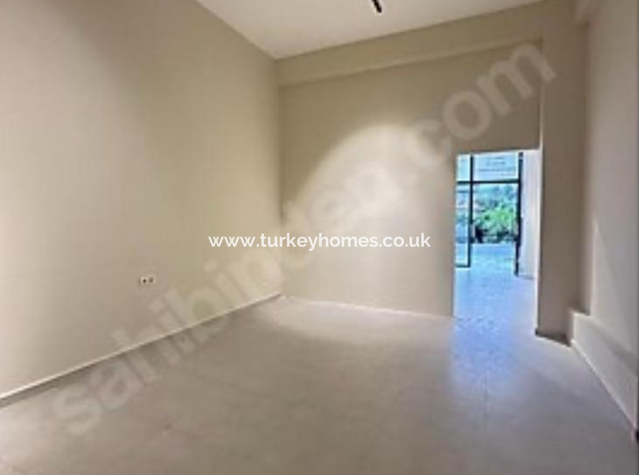 2 Geschäfte Zum Verkauf An Der Ecke Mit Blick Auf Yergüzlar In Akarca