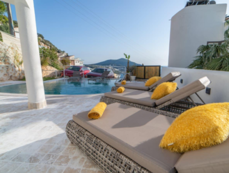 Triplex-Villa Mit Blick Auf Das Meer Und Die Prinzeninseln Freistehender Pool In Kalkan, Kaş