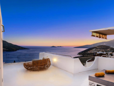 Triplex-Villa Mit Blick Auf Das Meer Und Die Prinzeninseln Freistehender Pool In Kalkan, Kaş