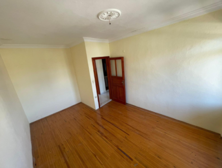 3+1 Wohnung In Der Nähe Des Einkaufszentrums Erasta