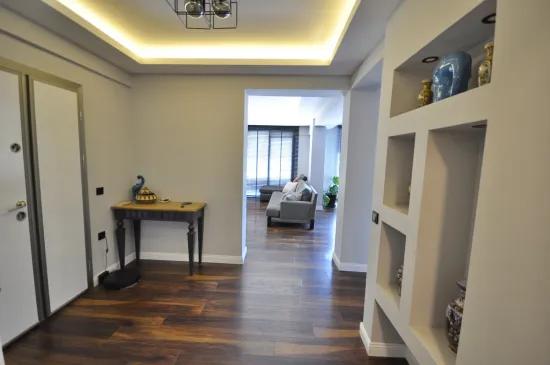 600 M² Grundstück Im Inneren Mit Privatem Pool Freistehende Villa