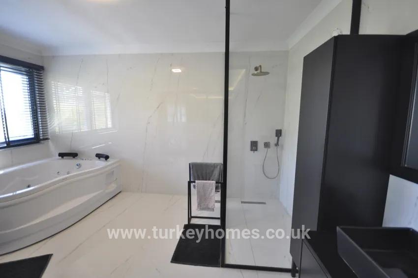 4+1 Bedroom Villa For sale in Çiftlik Nbh. Fethiye - 660 m²