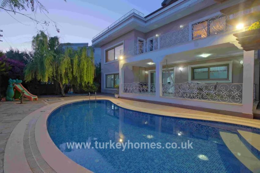 8+1 Bedroom Villa For sale in Karagedik Nbh. Fethiye - 500 m²