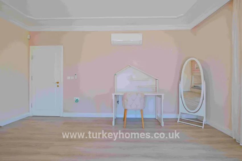 8+1 Bedroom Villa For sale in Karagedik Nbh. Fethiye - 500 m²