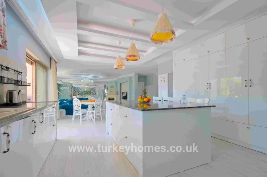 8+1 Bedroom Villa For sale in Karagedik Nbh. Fethiye - 500 m²