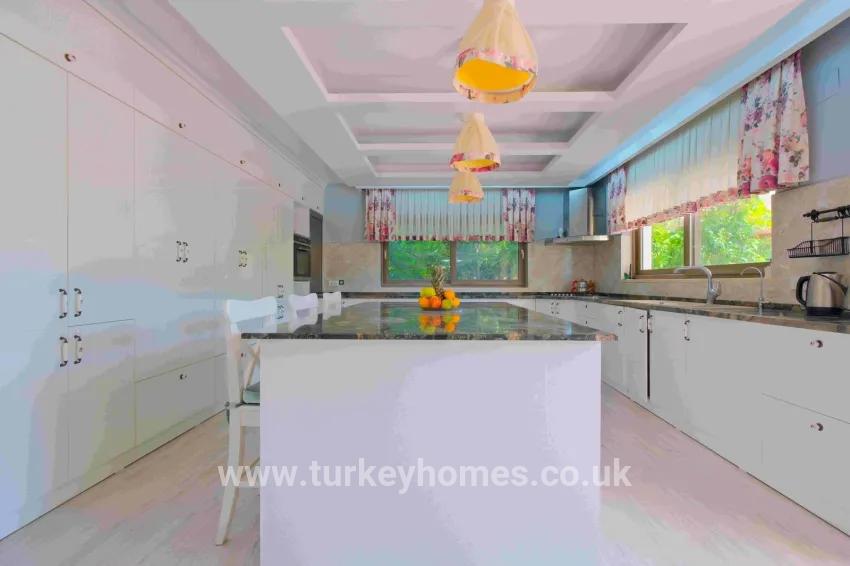 8+1 Bedroom Villa For sale in Karagedik Nbh. Fethiye - 500 m²