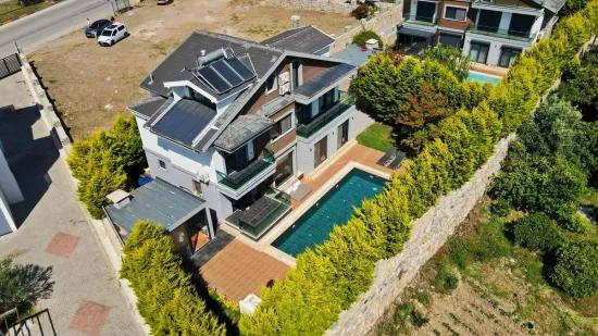 Detached Villa with Private Pool within a 600 M² Plot