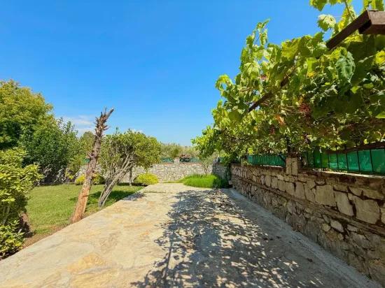 Detached Garden Pool For Rent Villa