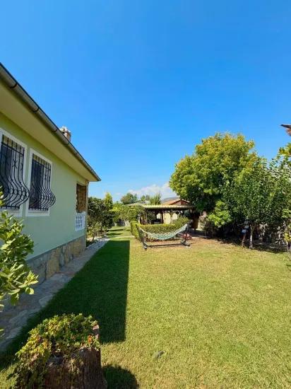 Detached Garden Pool For Rent Villa