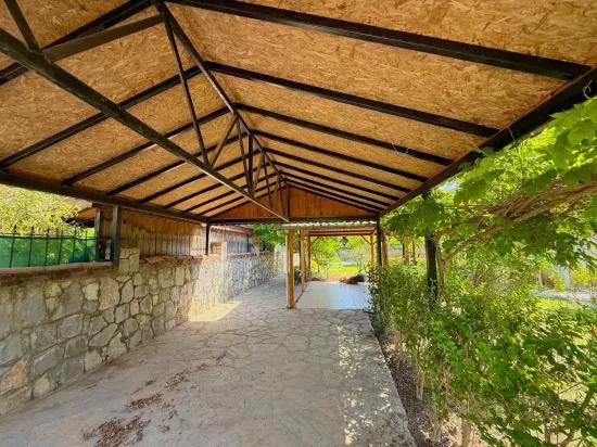 Detached Garden Pool For Rent Villa