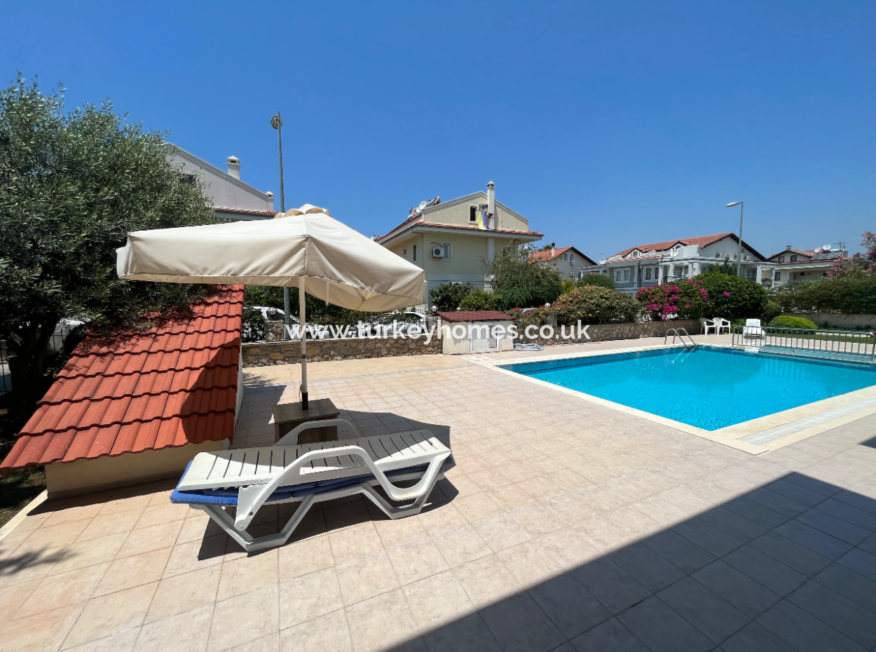 2+1 Furnished Apartment In A Complex With Pool