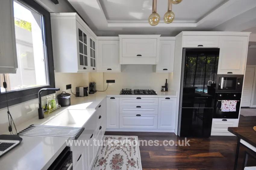 Для продажи Вилла 4+1 в Çiftlik Fethiye - 660 m²