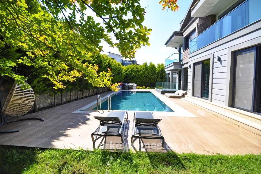Для продажи Вилла 4+1 в Çiftlik Fethiye - 660 m²