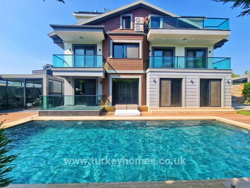 Для продажи Вилла 4+1 в Çiftlik Fethiye - 660 m²