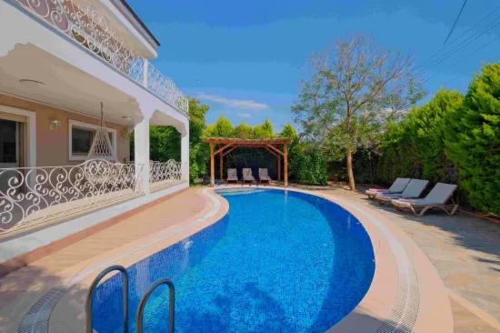 в Fethiye Karagedik 661 M² участок внутри 8+1 частная вилла с бассейном
