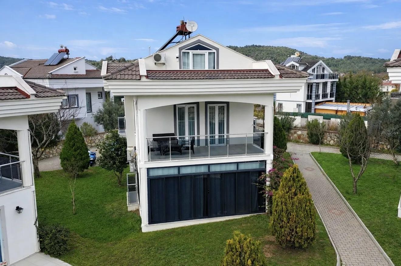 Ovacık'ta Havuzlu Site İçerisinde Eşyalı Villa