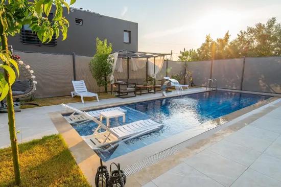 Eşyalı Uzun Dönem Kiralık Müstakil Villa