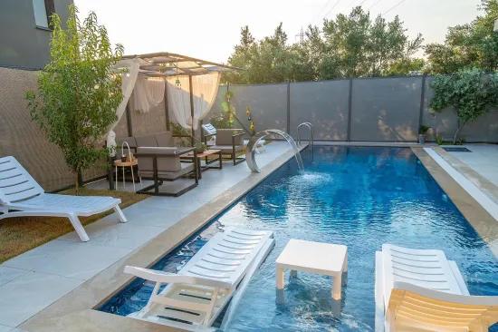 Eşyalı Uzun Dönem Kiralık Müstakil Villa