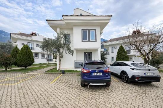 Ovacık'ta Havuzlu Site İçerisinde Eşyalı Villa