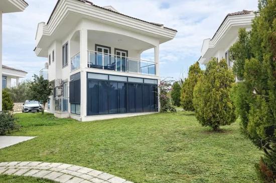 Ovacık'ta Havuzlu Site İçerisinde Eşyalı Villa