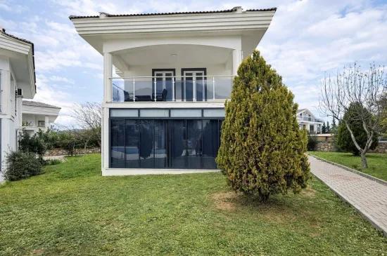 Ovacık'ta Havuzlu Site İçerisinde Eşyalı Villa