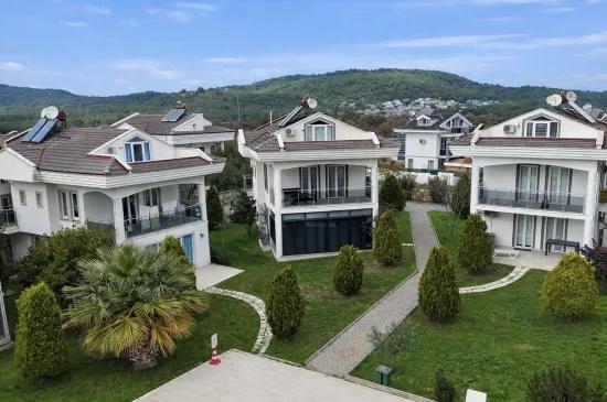 Ovacık'ta Havuzlu Site İçerisinde Eşyalı Villa