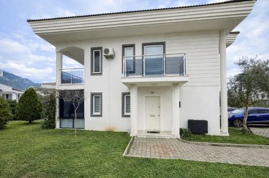 Ovacık'ta Havuzlu Site İçerisinde Eşyalı Villa