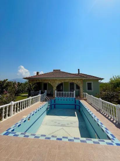 Müstakil Bahçeli Havuzlu Kiralık Villa