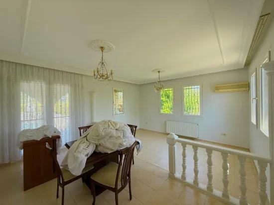 Müstakil Bahçeli Havuzlu Kiralık Villa