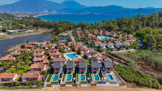 Koca Çalış'ta Kiralık Müstakil Havuzlu Eşyalı Villa