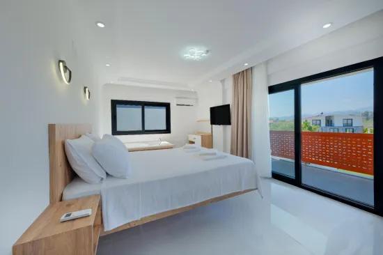 Koca Çalış'ta Kiralık Müstakil Havuzlu Eşyalı Villa