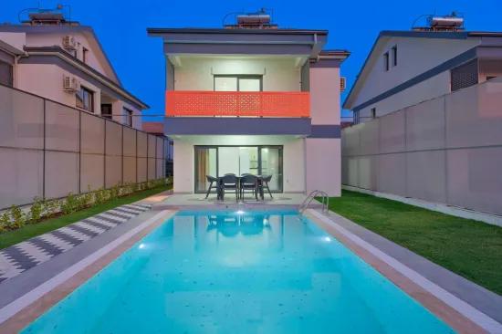 Koca Çalış'ta Kiralık Müstakil Havuzlu Eşyalı Villa