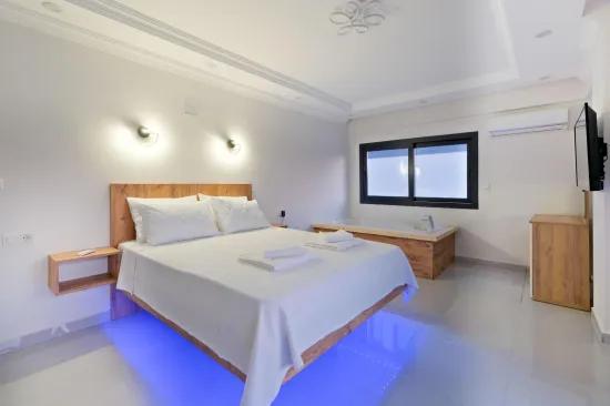 Koca Çalış'ta Kiralık Müstakil Havuzlu Eşyalı Villa
